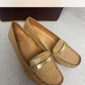 Naturalizer Tan Flats with Moccasin Stitching and Slip-On Design